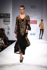 Model walks the ramp for Mynah_s Reynu Tandon at Wills Lifestyle India Fashion Week Autumn Winter 2012 Day 5 on 19th Feb 2012 (84).JPG